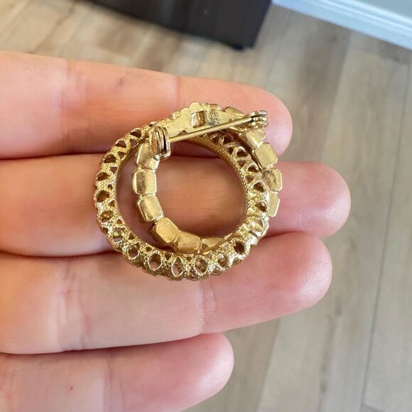 Vintage Red Blue Rhinestones Gold Double Ring Intertwined Circles Brooch Pin - Picture 2 of 2